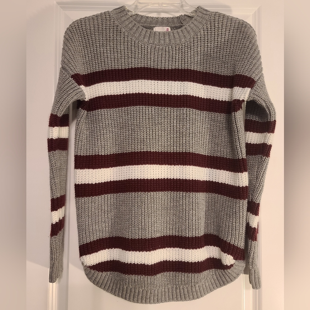 SO Junior's Gray/Burgundy/Cream Striped Sweater, Sz M, EC